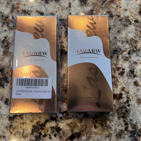 2 LASHVIEW Eyelash Extensions Classic Individuals - Picture 1 of 3